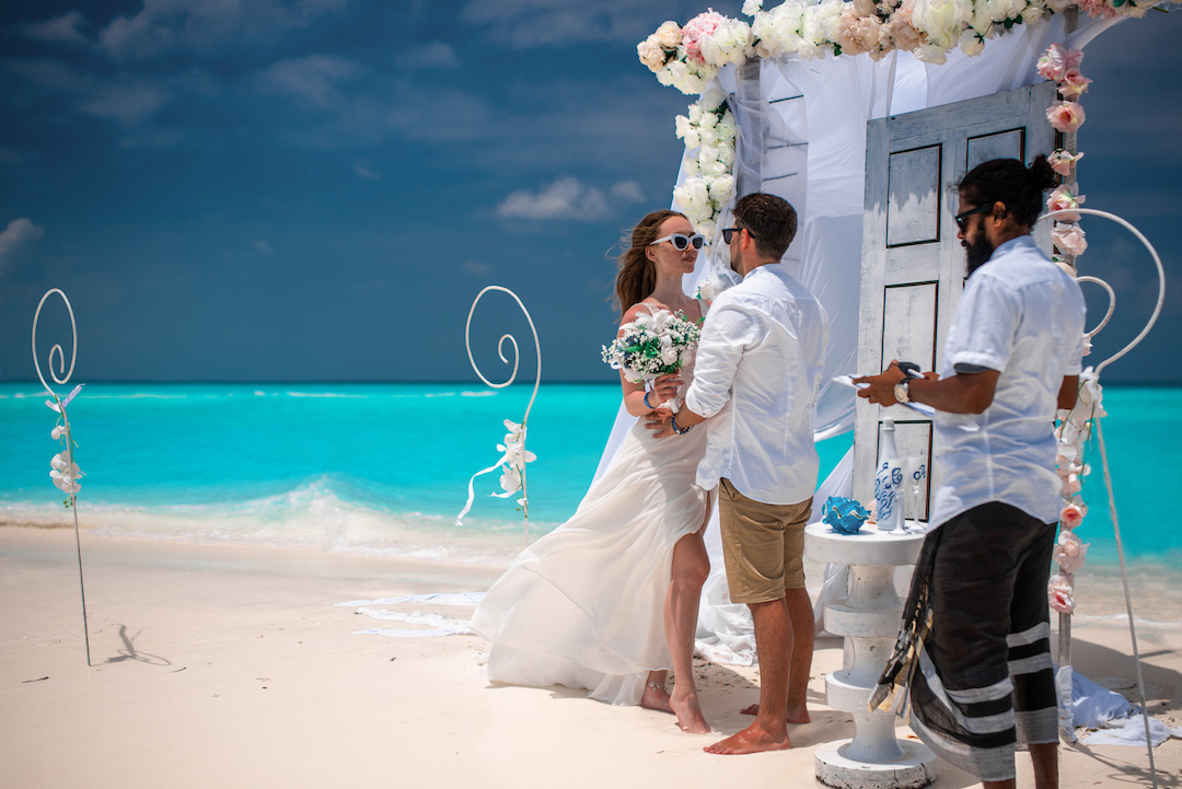 Почему свадьба “на островах” – это грустное позорище