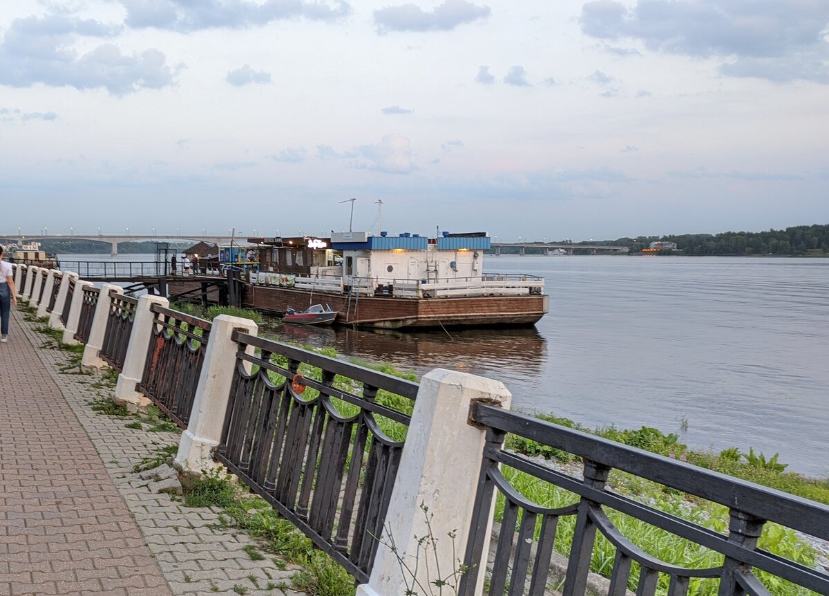 Унылый променад в Костроме