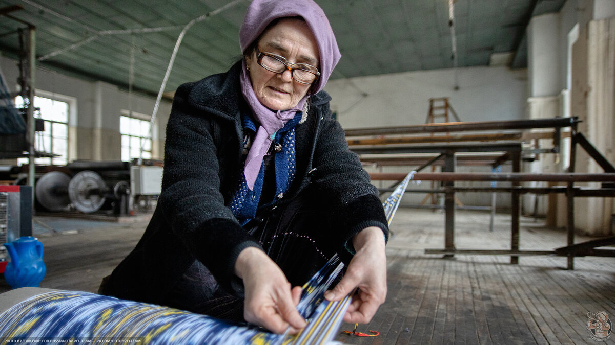 фабрика мастеров. ёдгорлик хайкаллари. шелк ручной выделки у узбеков 4 буквы. тарантул еда. сюзане нурата.