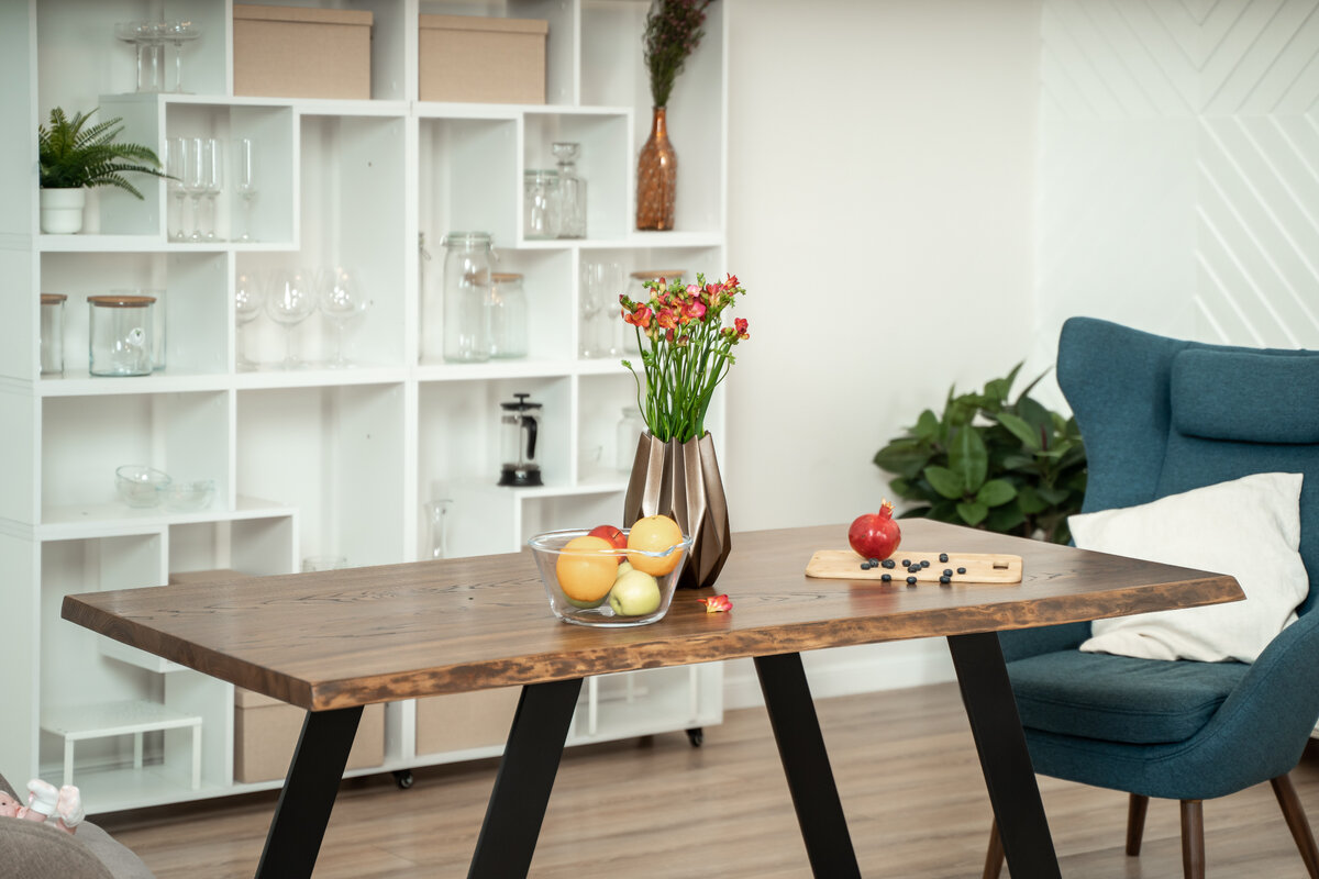 Чтобы получить больше пространства, можно объединить кухню с гостиной