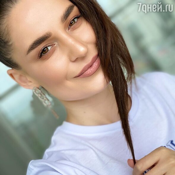    Севиль Велиева @seville_official/instagram