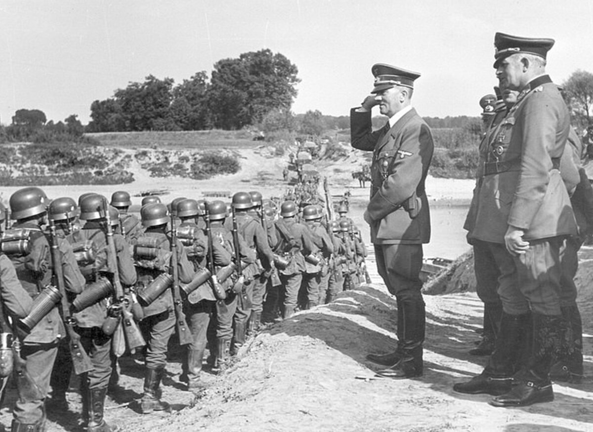 Вермахт 1939 год. Германские войска в Польше 1939. Польская кампания вермахта 1939. Немецкая армия 1939 в Польше. Адольф Гитлер в Польше.