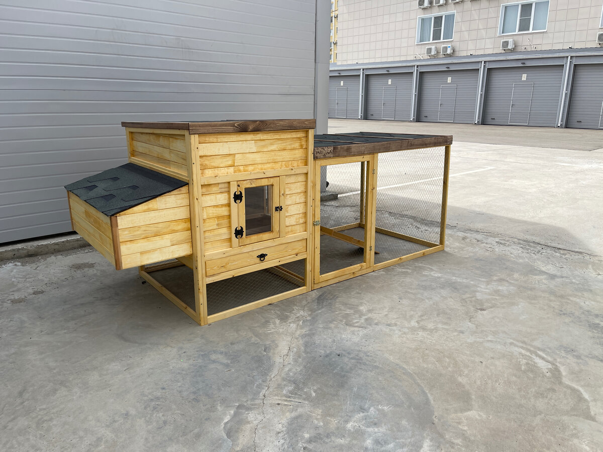 Этот курятник уже посерьезнее, но и значительно дороже