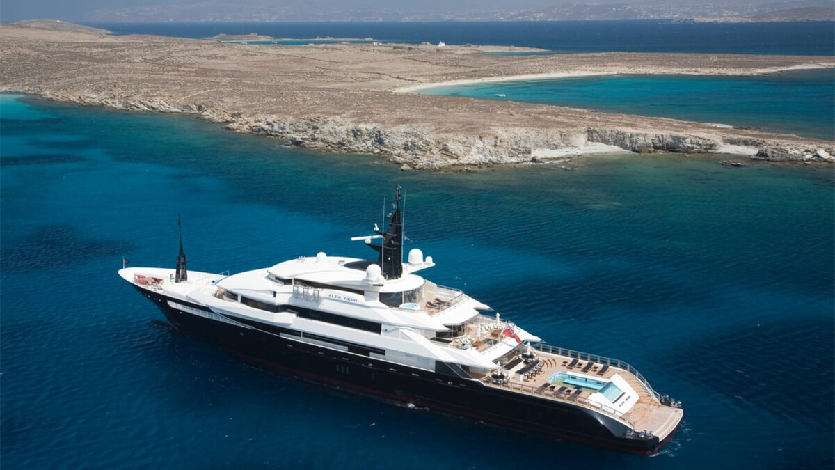    Яхта Alfa Nero (Фото Oceanco)
