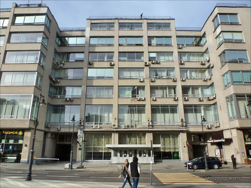 Вид на центральный корпус