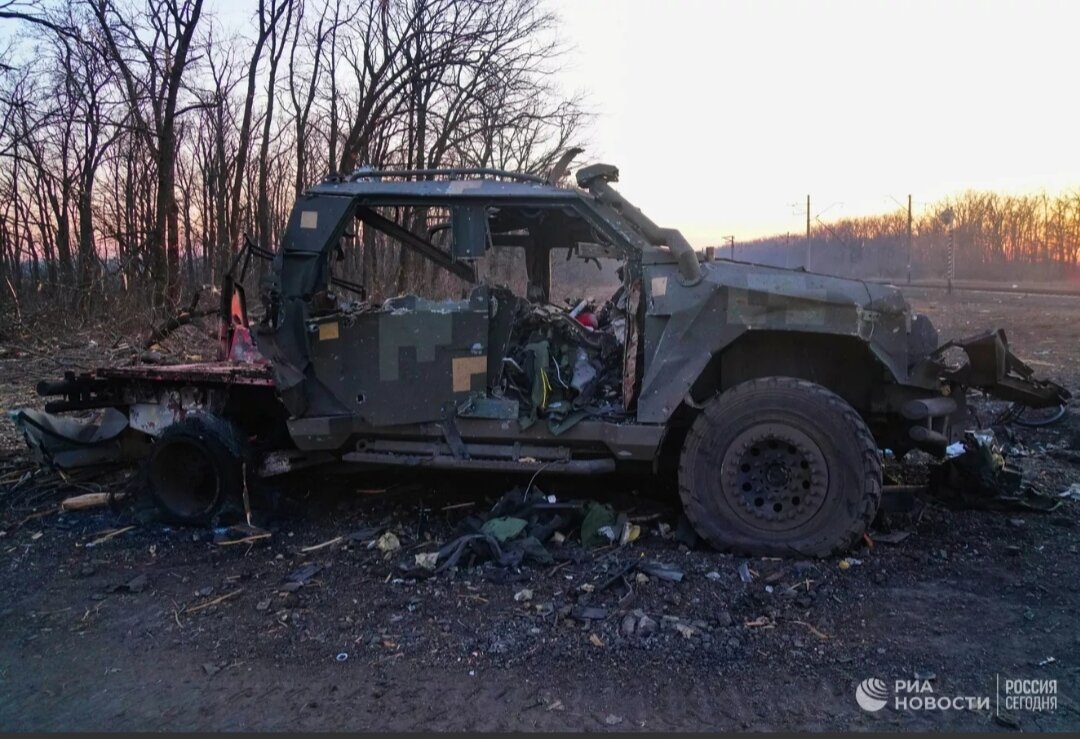 Уничтоженная украинская бронетехника. Архивное фото
