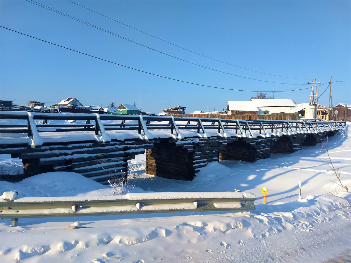 Ряжевые опоры из лиственницы.