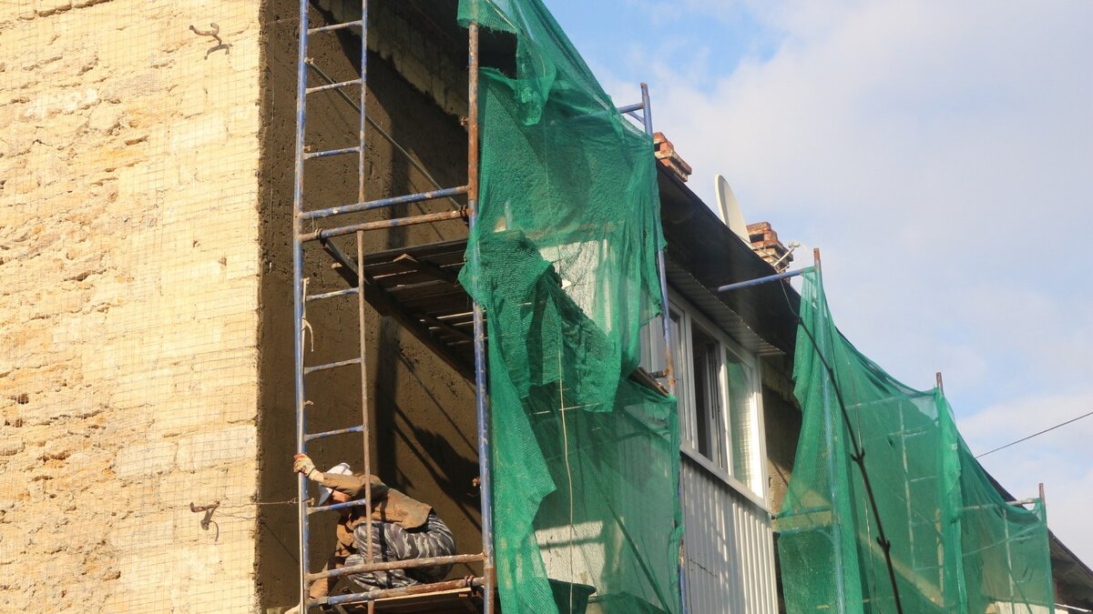     41-летний рабочий стал фигурантом уголовного дела после того, как в одной из квартир Волгограда рухнул потолок при ремонте крыши дома, сообщает СУ СКР.