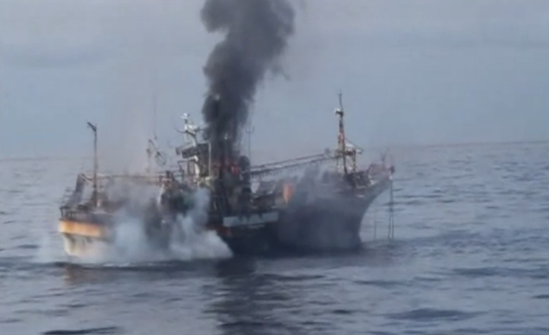 расстрел судна. сомалийские пираты маршал шапошников. вундерланд операция 1942. нефтегруз sgv-flot. подбитие судов в азовском море.