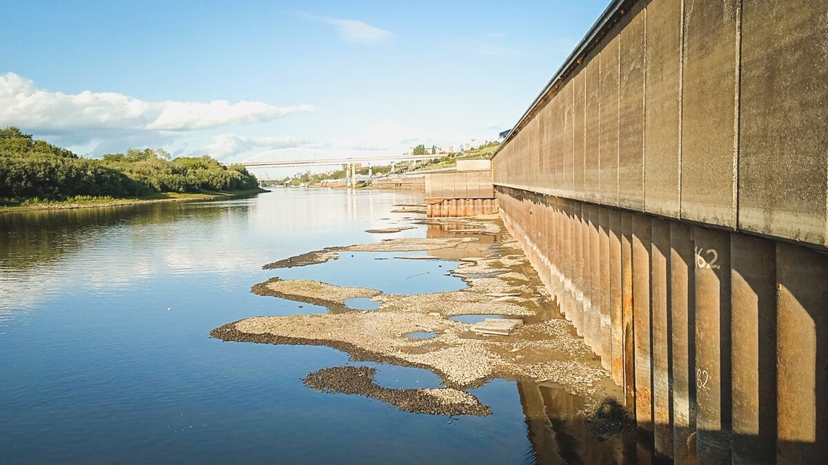     Власти принимают экстренные меры для наводнения обмелевшей Туры, однако коренным образом они ситуацию не изменят. Специалисты, опрошенные «Нашим городом» считают, что в реке в первую очередь нужно прочистить дно, а затем браться за масштабные проекты.