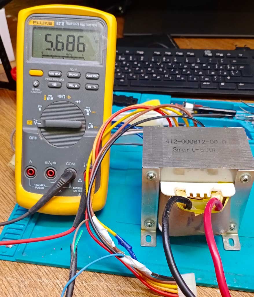Замеренное напряжение на мощной обмотке, которая намотана шиной