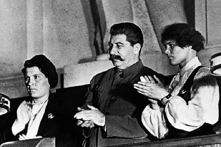 Злые языки называли Ангелину (слева) любовницей Сталина и обвиняли ее в зажиточной жизни. На самом же деле жизнь этого человека была невероятно сложной. Фото: Музей Ангелиной 


