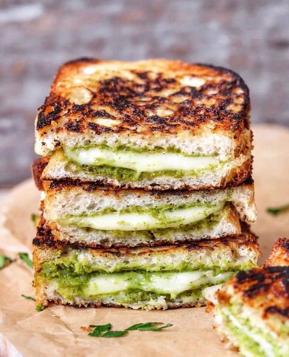 Сэндвичи с начинкой из песто и сыра🌱
