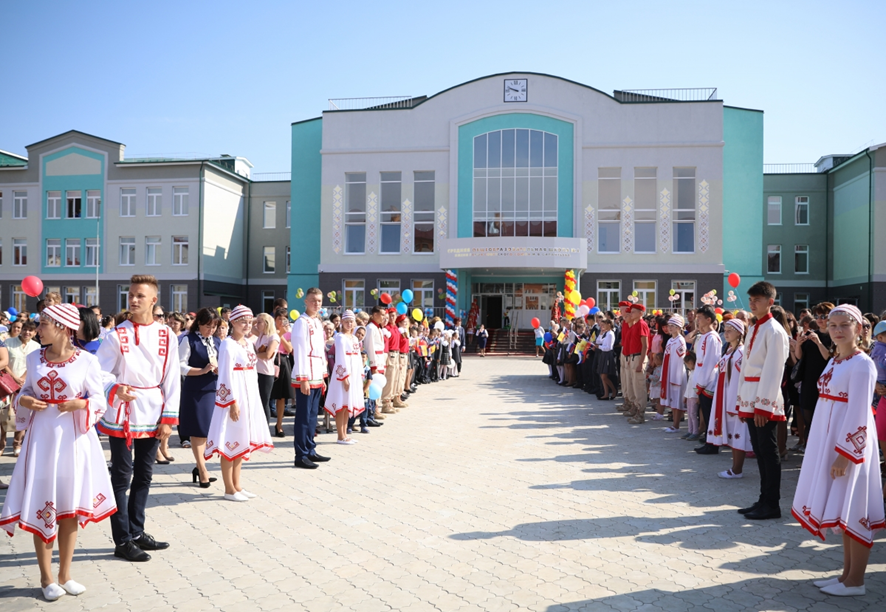 Это новое здание моей любимой школы. 