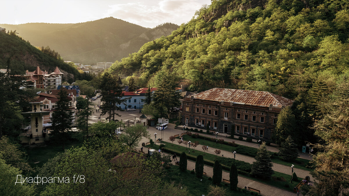 В классическом пейзаже закрывайте диафрагму на значение f/6.3, f/7.1, f или даже f/9, чтобы получить хорошую и резкую фотографию. 