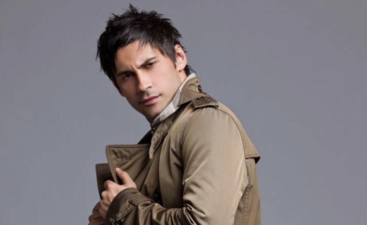 Дан Михайлович смотрит на Юлю Волкову. Или на рыженькую?