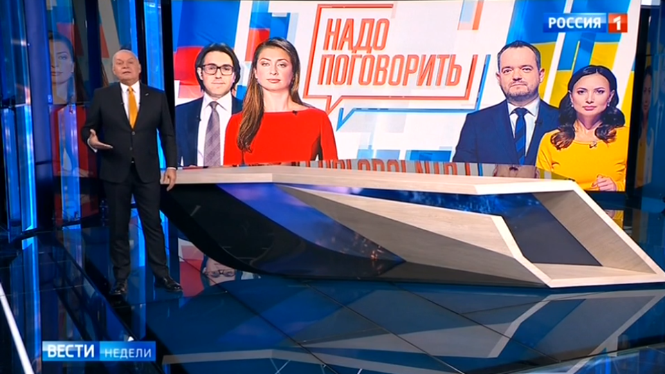 Народная  дипломатия,  душевный  разговор  людей, О  жизни  повседневной,  о  том,  как  жить  добрей.
О  Справедливости,  о  Чести,  о  дружбе  вековой,
Как  побороть  обиды  и  вновь  зажить  одной  семьёй.

Народ  основа  государства,  оплот  любой  страны,
И  Думы,  Чаяния  народа,  весьма  полезны  и  ценны.
Стремление  народа  побачить,  жизнь  излить,
Есть  кредо  жизни  Человека,  в  мире,  в  мире  жить.

И  нет  той  силы,  нет  таких  ЗАКОНОВ,
Чтоб  людям  воспрепятствовать  от  разговоров.
Пойми  Украинская  Власть,  воинствующая  нечисть,
Народы  ВАМ  не  испугать,  а  время  только  лечит.

       9  июля  2019  года
