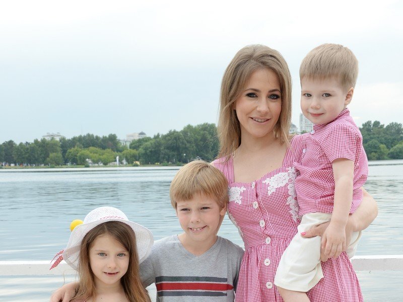 Юлия с детьми.