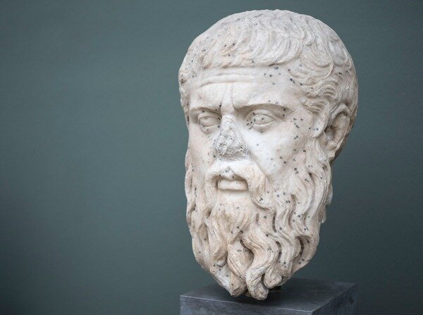 https://cdn.pixabay.com/photo/2018/03/16/08/01/plato-3230487_960_720.jpg