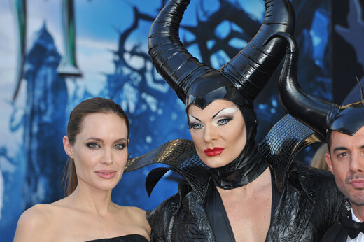 Анджелина Джоли (Angelina Jolie) с коллегой / © Jaguar PS / Shutterstock.com