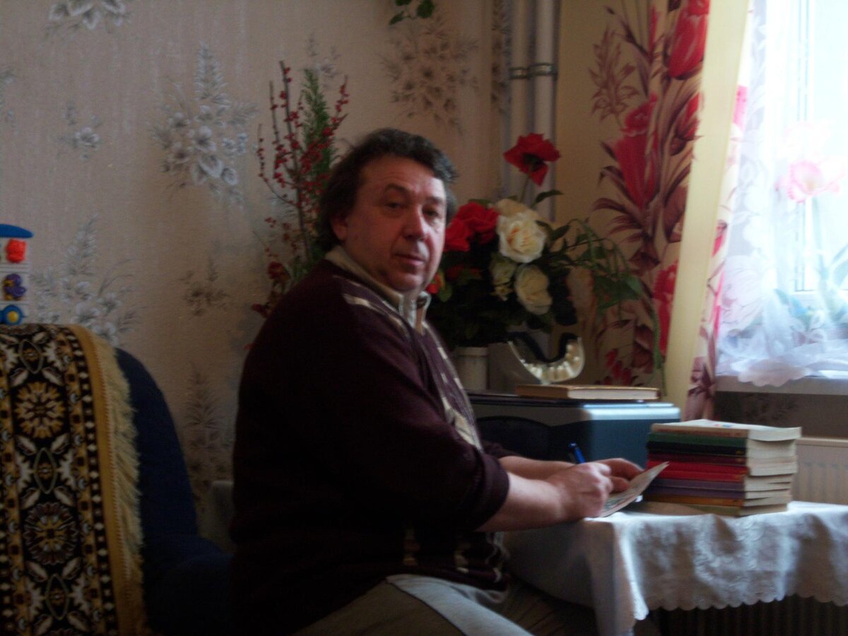 Здравствуйте уважаемые читатели - почитатели старинных рецептов траво - и гриболечения народных целителей зауральского казачества !!! Я - ГЛЕЙХ ВЛАДИМИР АНДРЕЕВИЧ, ОНКОТРАВНИК - ЦЕЛИТЕЛЬ лесостепной зоны Южного Урала и Зауралья, являюсь прямым и непосредственным преемником старинных практических знаний траво - и гриболечения народных целителей зауральского казачества !!! Являюсь основателем современного сообщества НАРОДНОЙ МЕДИЦИНЫ ЗАУРАЛЬСКОГО КАЗАЧЕСТВА, в группах которого в Одноклассниках (11 групп), Контакте (6 групп), в Фейсбуке, Твиттере, Моём Мире и на страницах других социальных сетей распространяю старинные практические знания траво - и гриболечения народных целителей или лекарей - знахарей зауральского казачества, чей богатейший многолетний практический опыт насчитывает вот уже более 240 лет ...