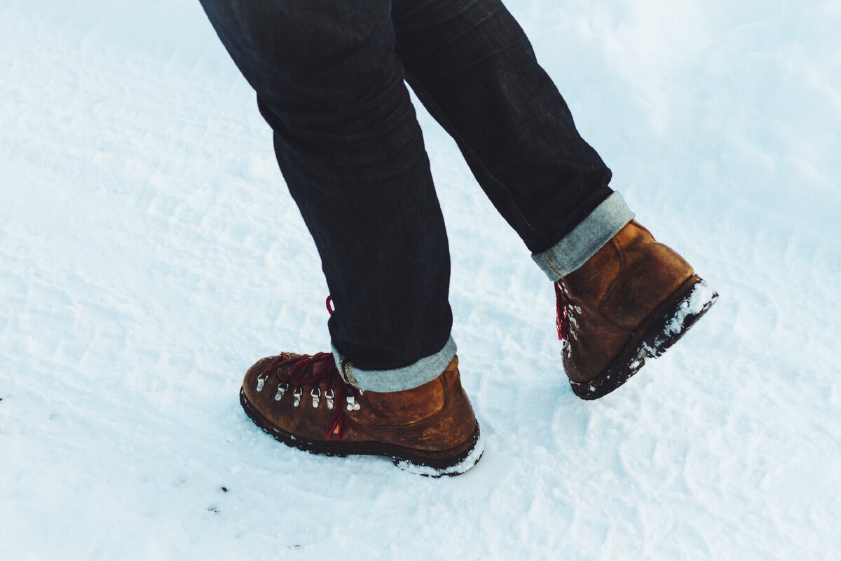 Зимние кроссовки мужские на ноге