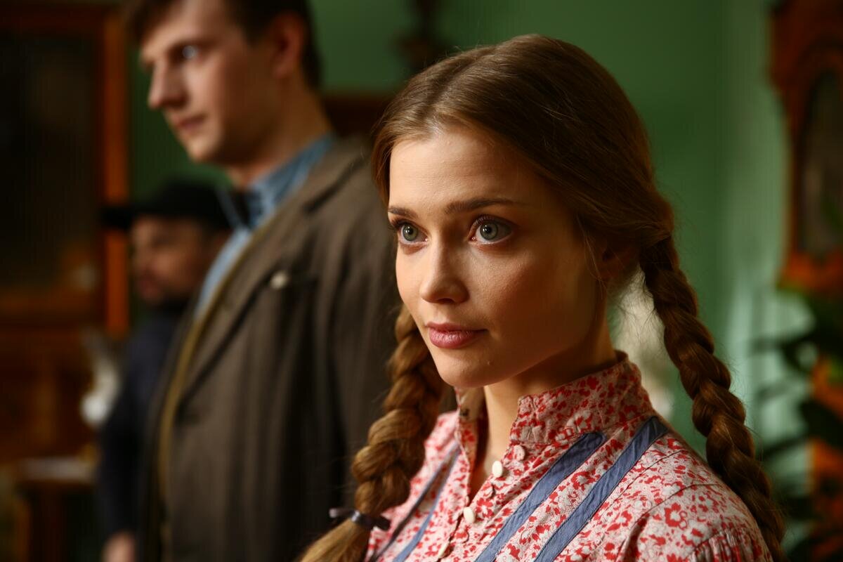 Жена Сильвестра Андреевича из сериала "СашаТаня" - актриса Алина Ланина ...