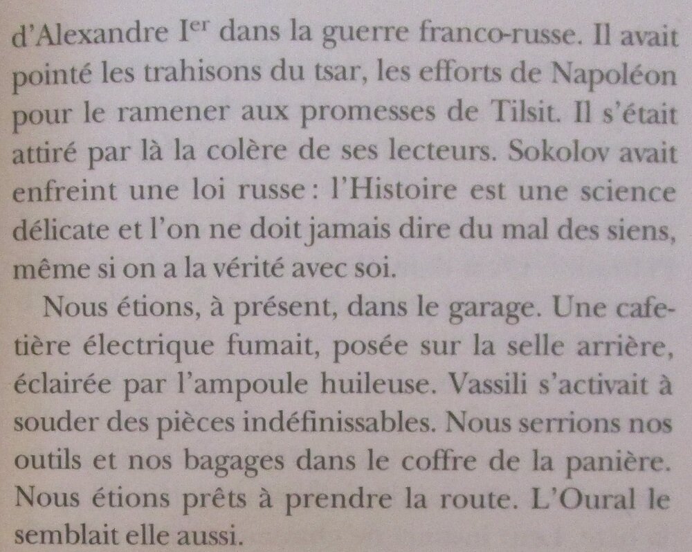 Фрагмент из книги Сильвена Тессона "Березина" (2016), где он пишет, что историк Олег Соколов вызвал недовольство некоторых россиян своей теорией о частичной вине российского императора Александра Первого в Войне 1812 года. Тессон указывает, что для русских история - весьма деликатная материя: можно знать всю правду про свой народ, но внутри себя, а говорить про своих плохо не полагается. 