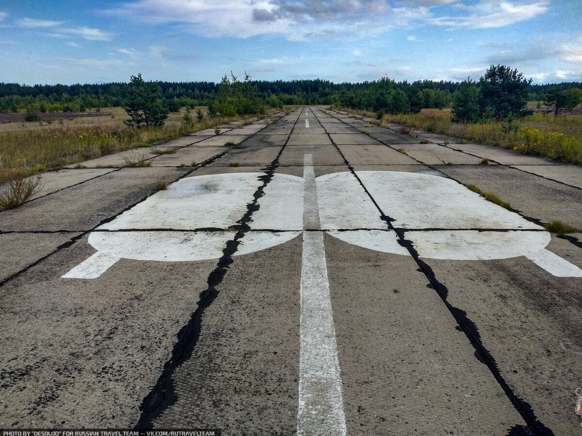 Нашли заброшенный военный аэродром в лесах ЛенОбласти. Почему его закрыли?  | NordSkif & Co | Дзен