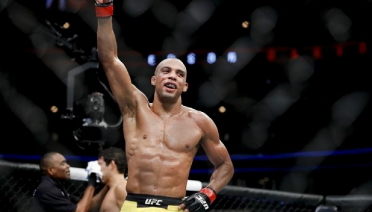 Топовый представитель легкого дивизиона UFC Эдсон Барбоза решил "опуститься" в весе. Теперь бразилец будет выступать в полулегкой категории, сообщает MMA Fighting.-2