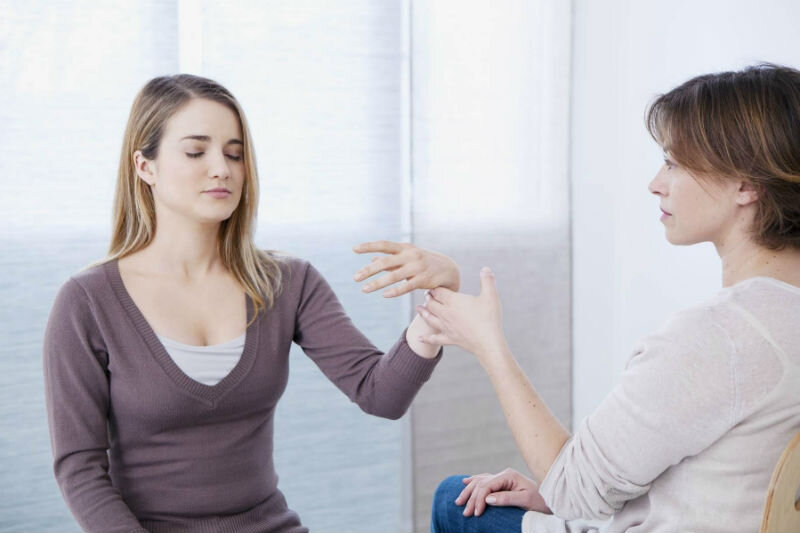 Девушка под гипнозом (Фото: CafeMom)