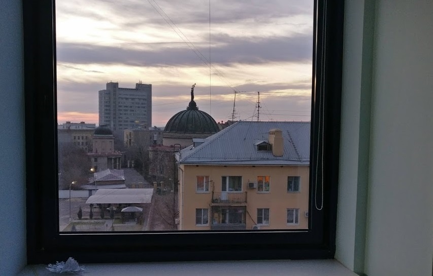 Вид с рабочего места в call-центре.