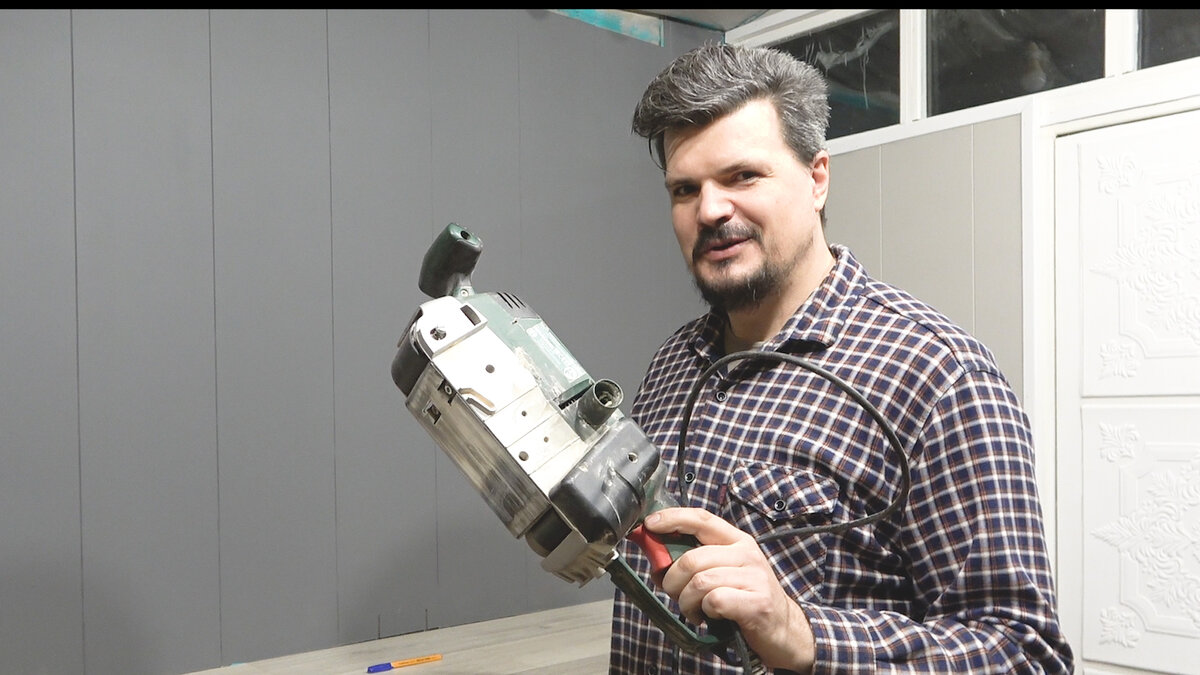 Шлифовальная машинка фирмы Bosch, модель PBS75A 