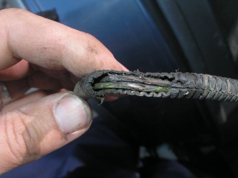 Перетирание проводов датчика АБС  