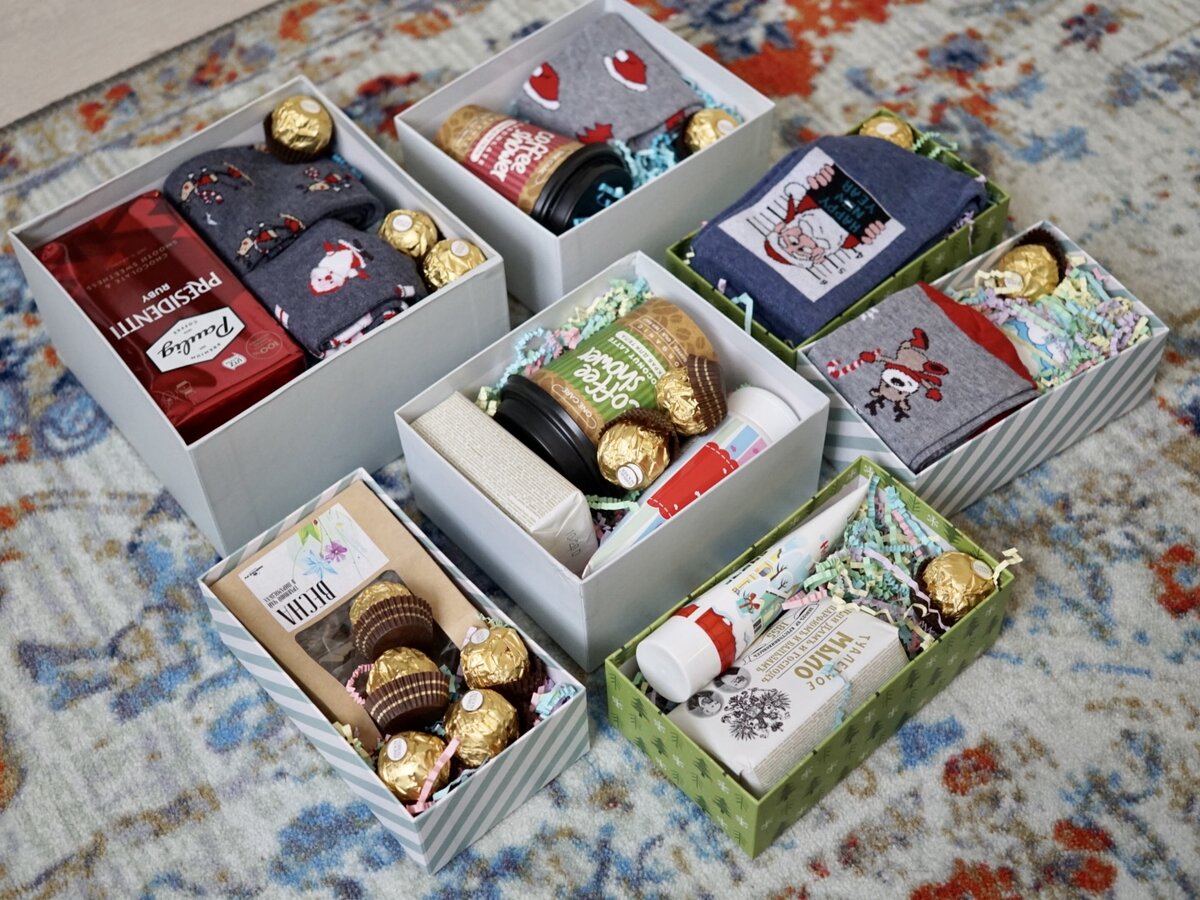 Подробно рассказывать, что в каждой коробке не буду. Вдруг адресаты прочитают статью :)