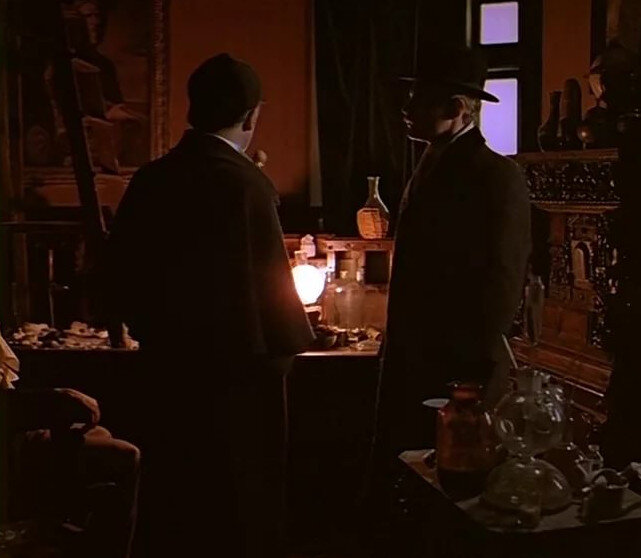 В конце XIX века в США в штате Коннектикут на одной из дорог, ведущих на север от Манчестера, стоял старинный особняк, пользовавшийся дурной славой. Говорили, что там пропала семья из семи человек.-3