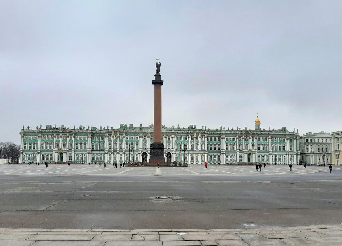 Здание Зимнего Дворца и Александровская колонна