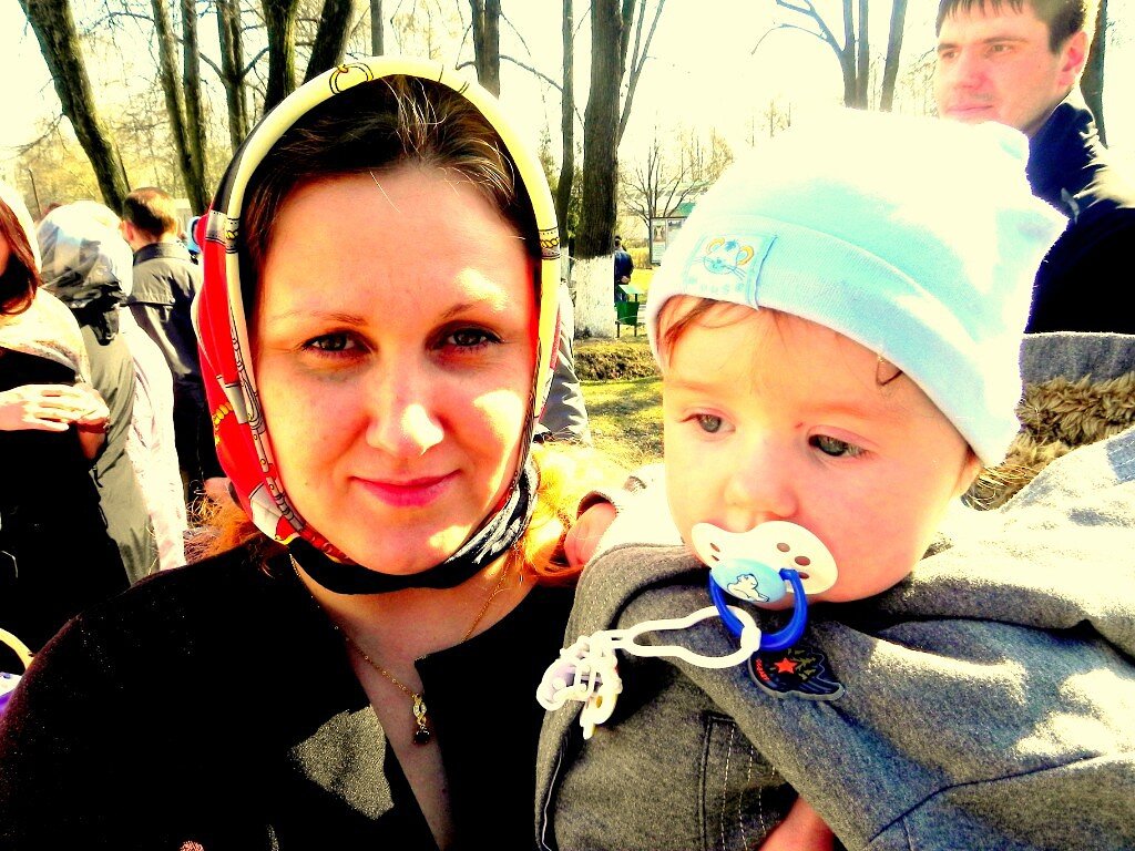 Освящаем пасхальные куличи в Александровской Слободе. 2014 год. 