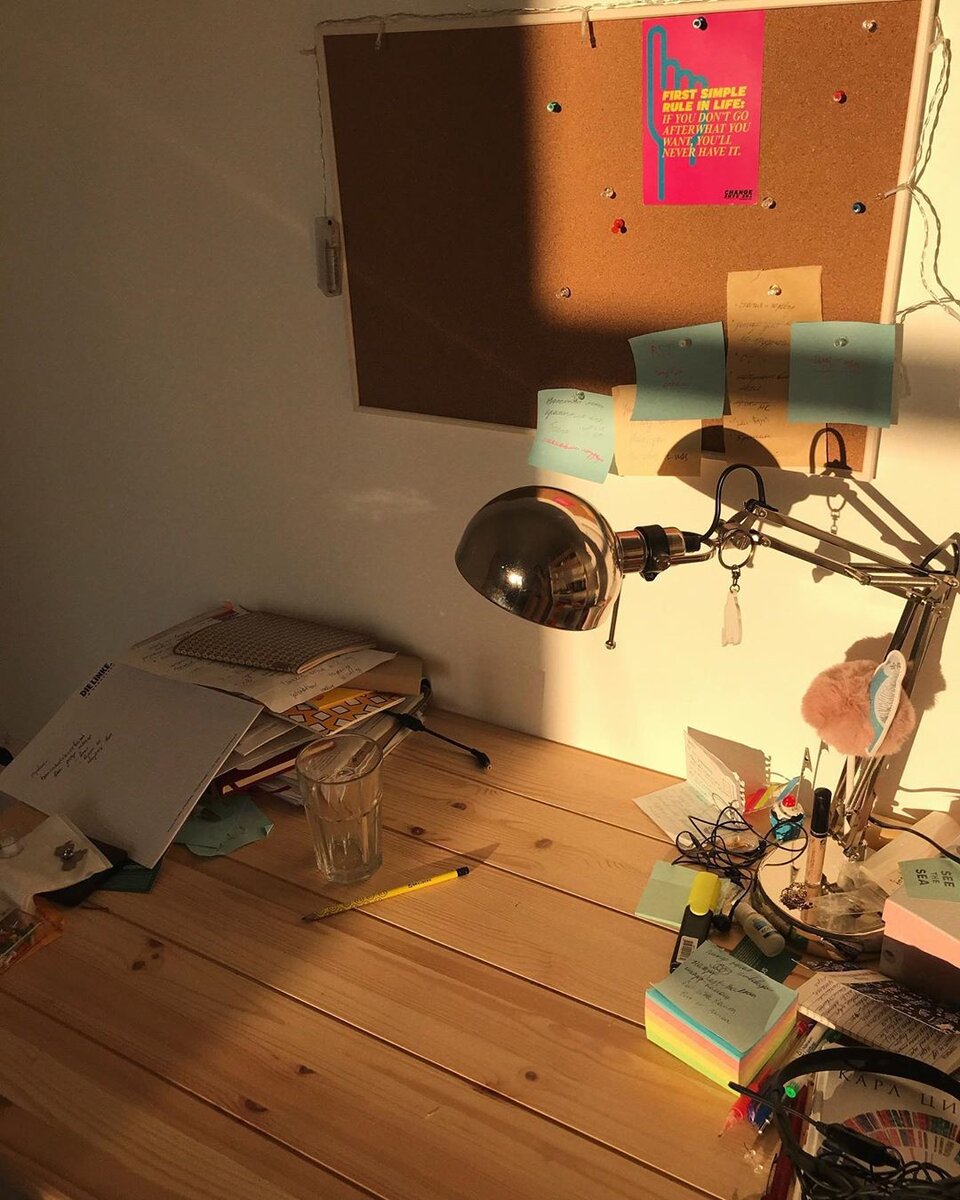 творческий беспорядок на моем столе