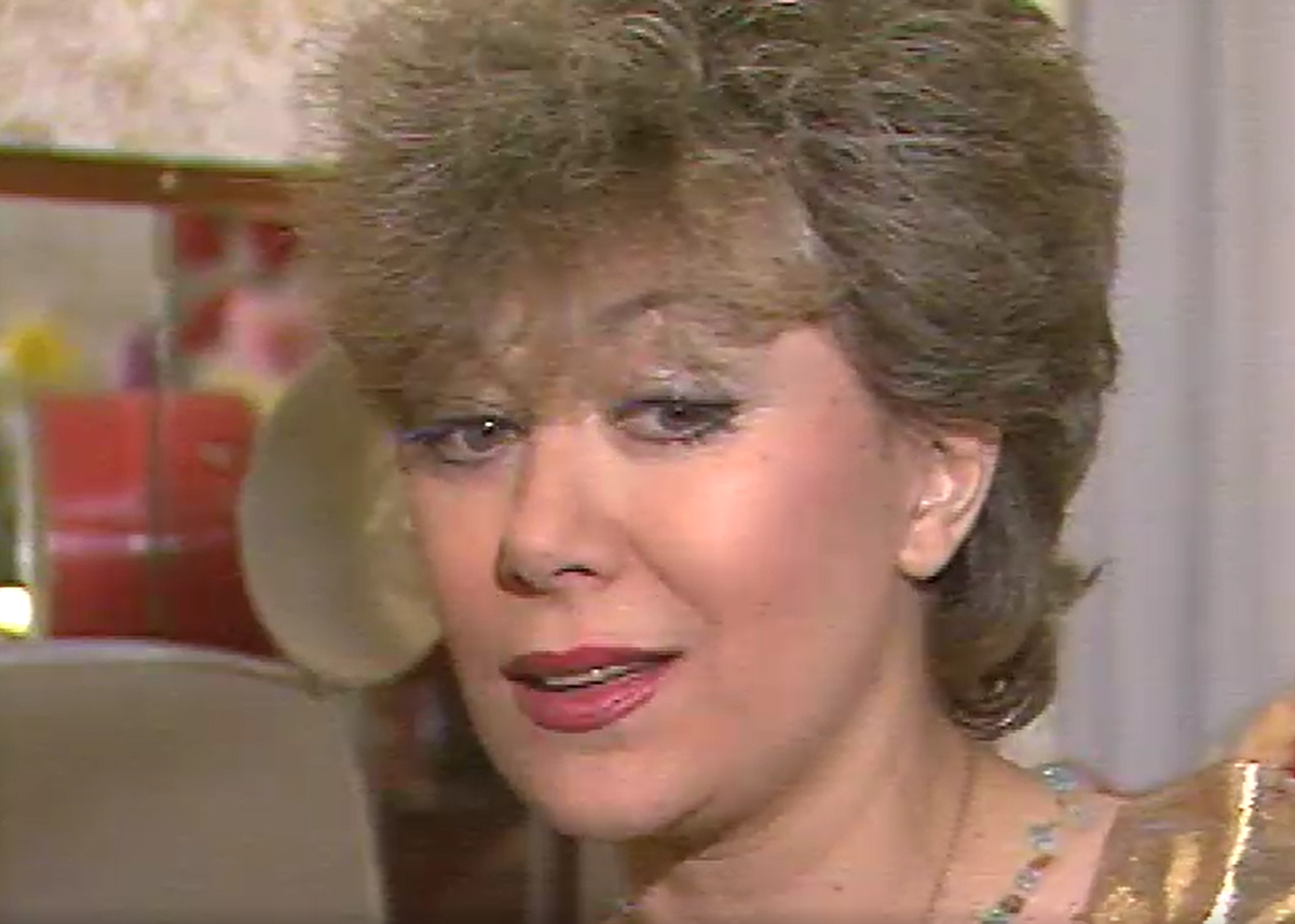 Эдита Пьеха. Кадр из программы "Время" (эфир 16.01.1988)