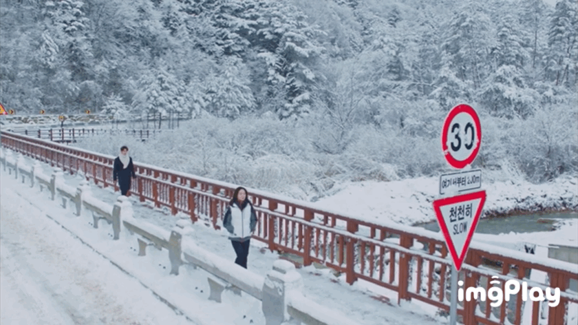 Могу пересматривать разные эпизоды из Токкэби по многу раз. Никогда не надоедает)