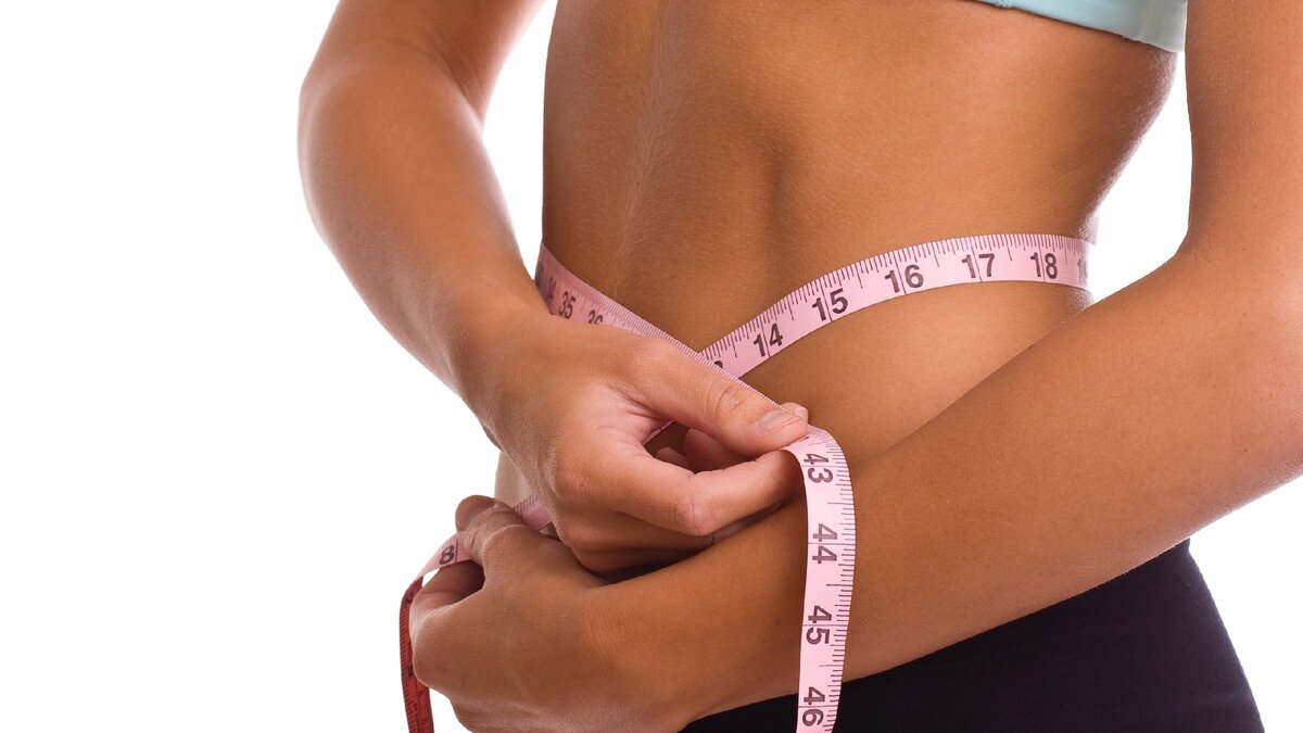 Если нет возможности ходить в спортзал, выручит интернет. Найдите бесплатные тренировки на YouTube или занимайтесь с удалённым тренером