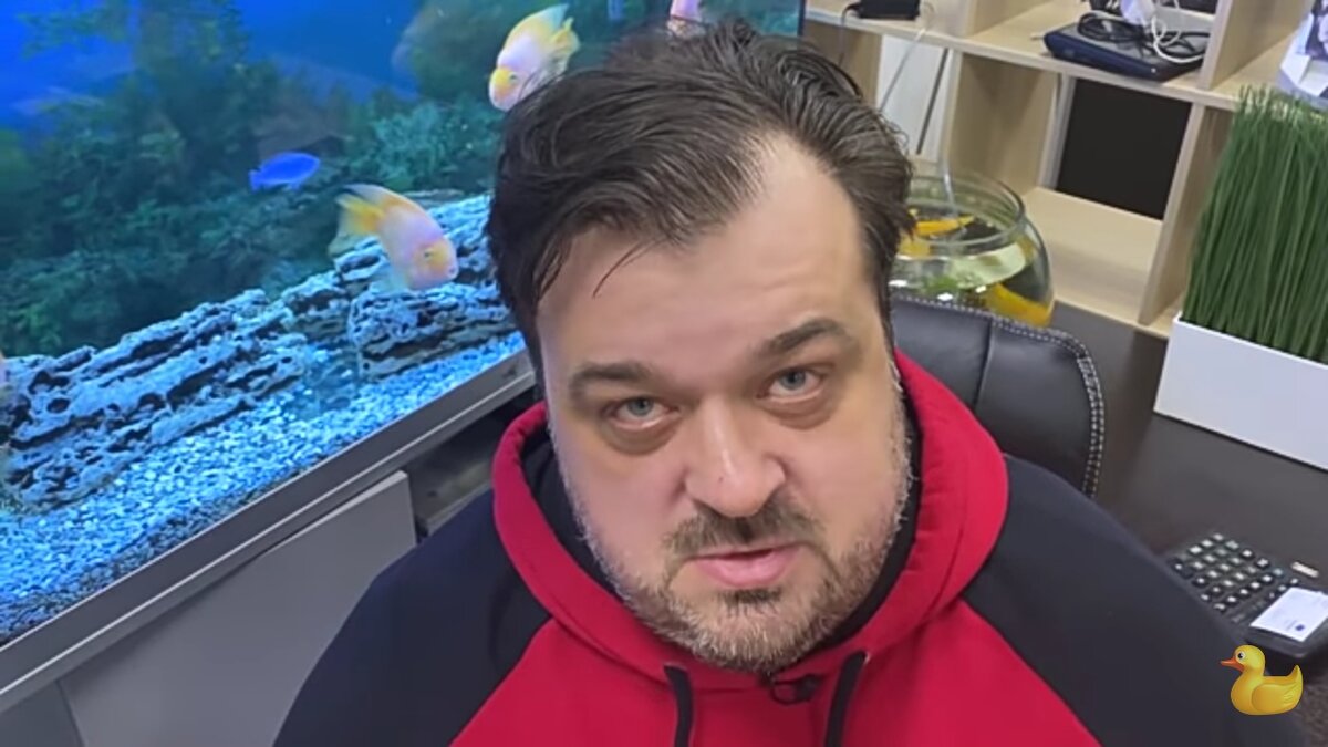 Василий Уткин с причёской.