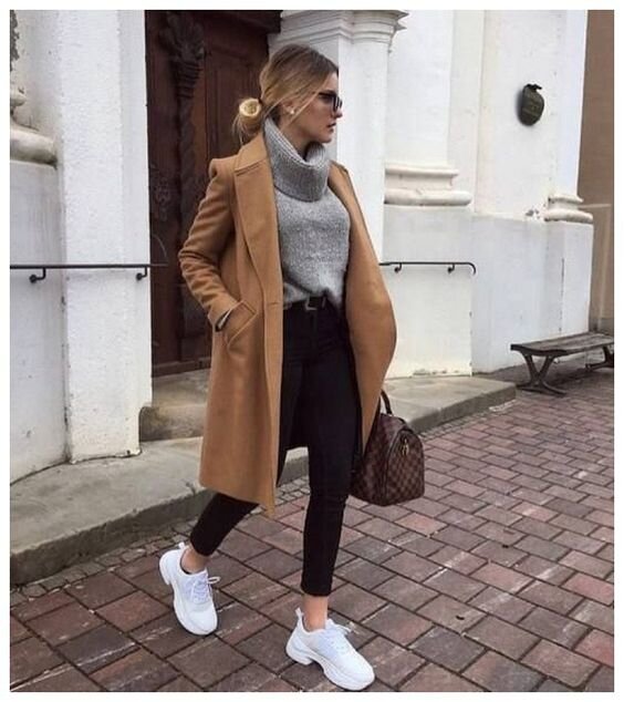 Пальто и кроссовки