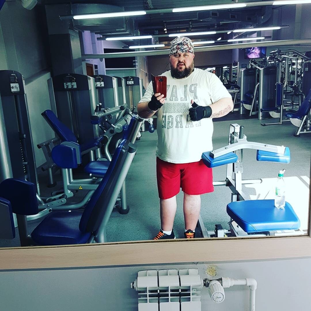 Июль 2017го. Первые походы в спортзал. Вес 155 кг. 