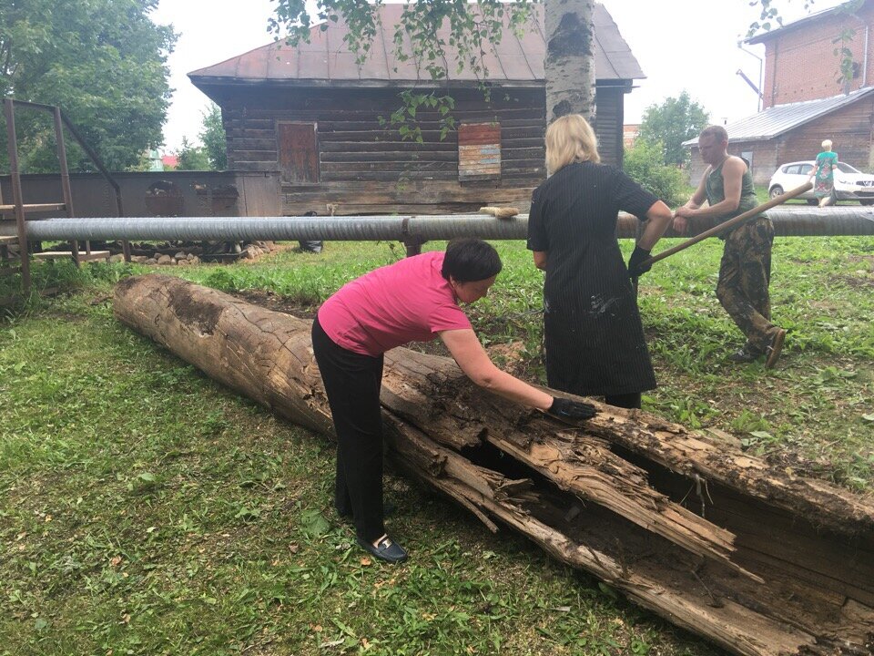 Рассолоподъемная труба из сосны на дворе Соляного дворика