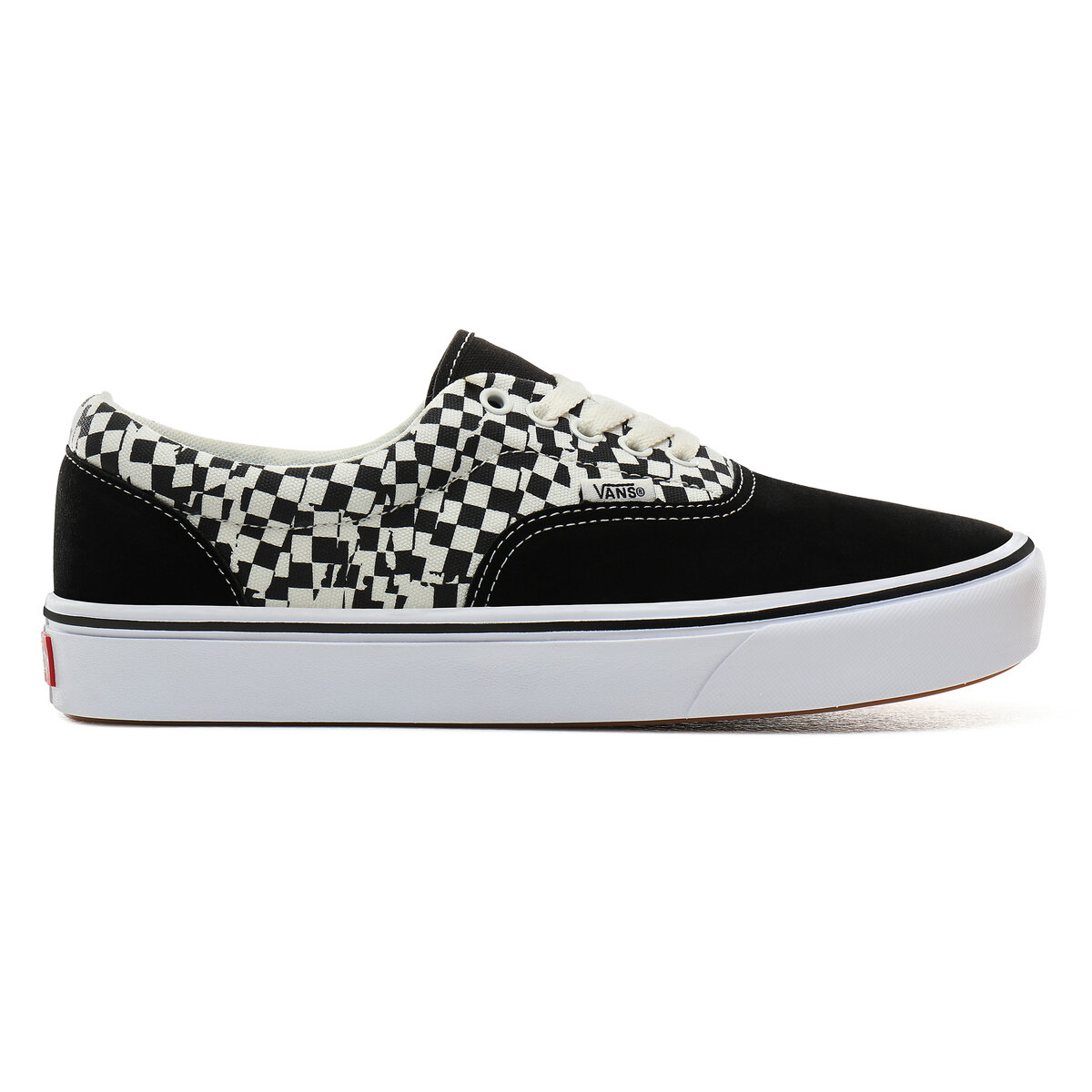 Ещё один не плохой вариант обуви на лето. Vans UA comfycush улучшенная модель всеми известных кед Vans. Новая модель получила Комбинированную конструкцию подошвы из вспененного и резинового материалов обеспечивает идеальный баланс комфорта и сцепления с поверхностью. Обновлены характеристики и верхней части кед: улучшена стабилизация язычка, усилена поддержка ступни, а внешний вид стал более минималистичным. Ещё появилась инновационная технология ComfyCush, которая создает ощущение “прогулки по облаку”. Вообщем отличный вариант за на лето.