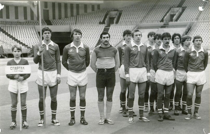 «Спартак» (Кострома). 1985 г. на параде открытия Зимнего турнира спартаковских команд в спорткомплексе «Олимпийский» (Москва)