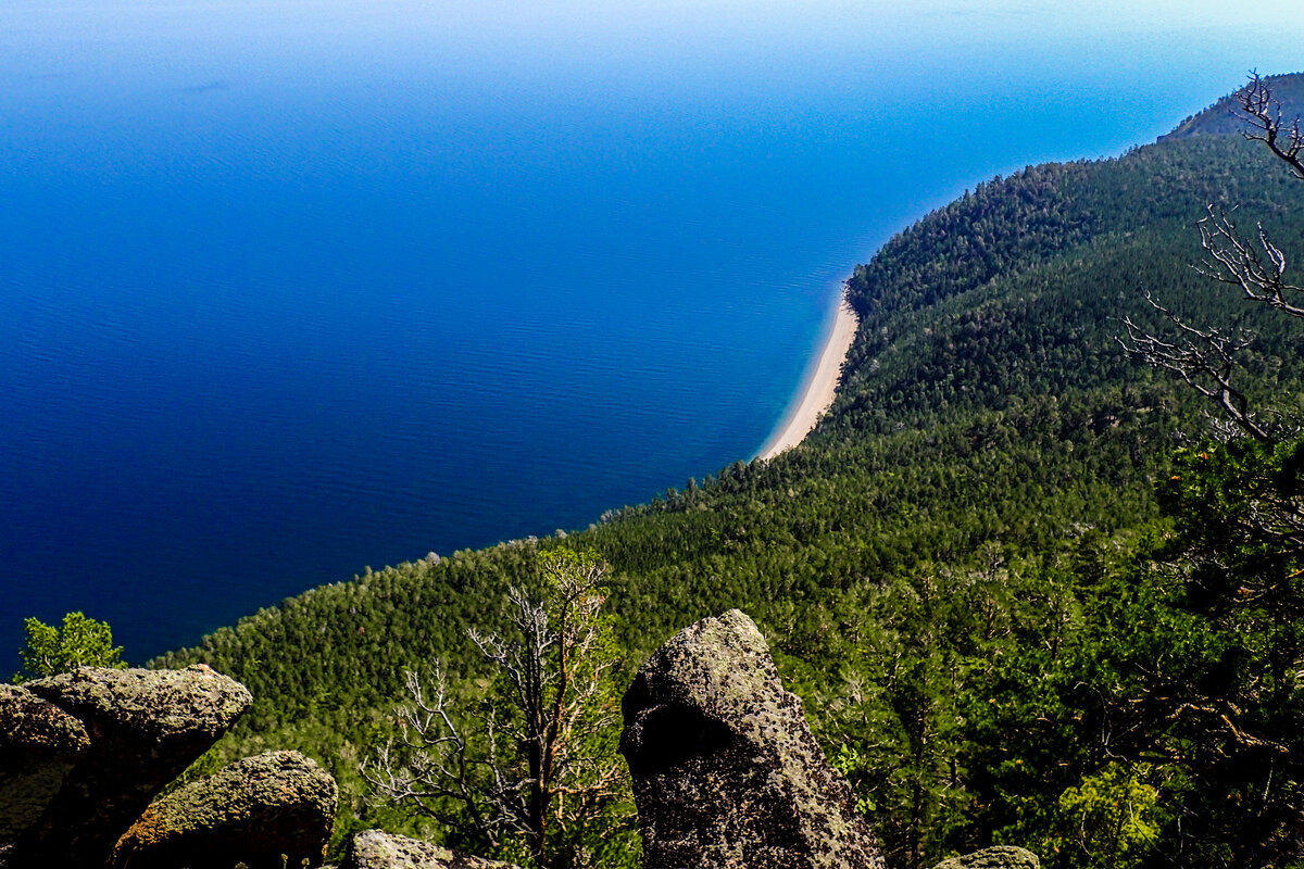 Куда можно съездить в улан удэ. Поющие Пески Байкала фото. Остров Хакусы на Байкале фото. Кондрашова Маргарита о Байкале. Оптическая линза Байкал фото.