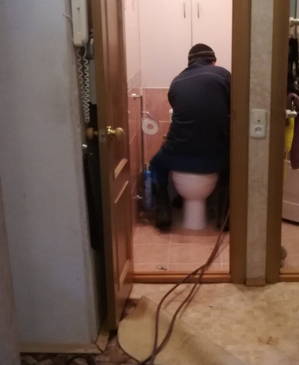 Вот так ремонтируют трубы😀😂